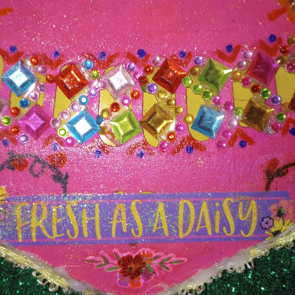 " Daisy" wooden decorated sugar skull - Picture 4 of 6